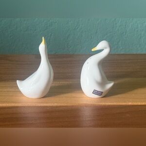 Mini bone china GEESE salt & pepper shakers by Nancy Lopez JAPAN 2.5; 3”